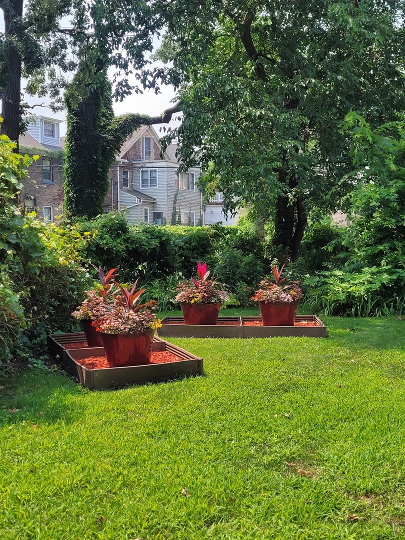 7422 South Coles Avenue Chicago IL 60649