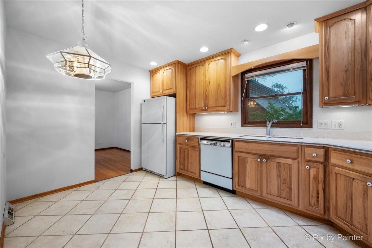 244 Arapahoe Trail Carol Stream IL 60188