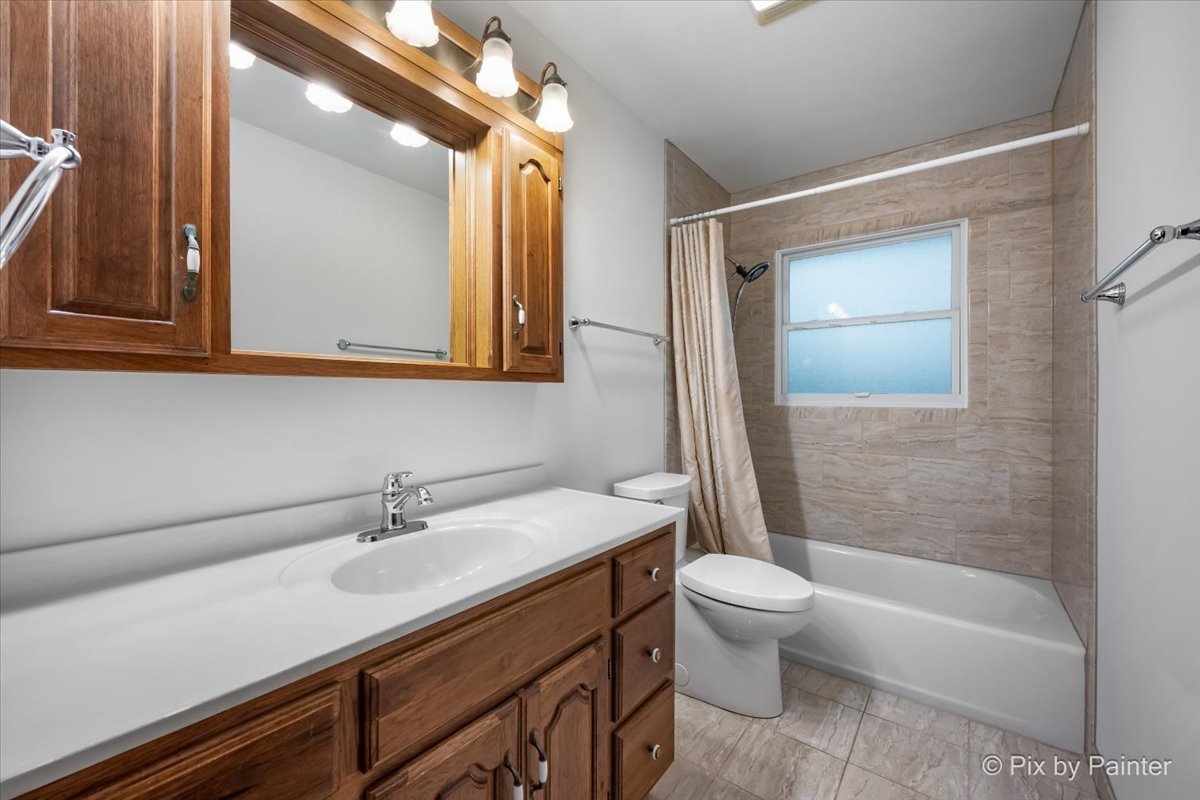 244 Arapahoe Trail Carol Stream IL 60188