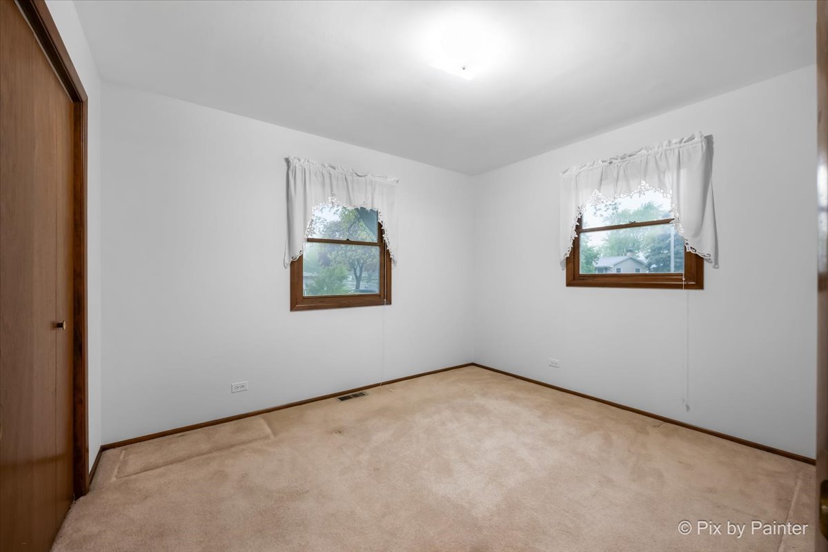 244 Arapahoe Trail Carol Stream IL 60188