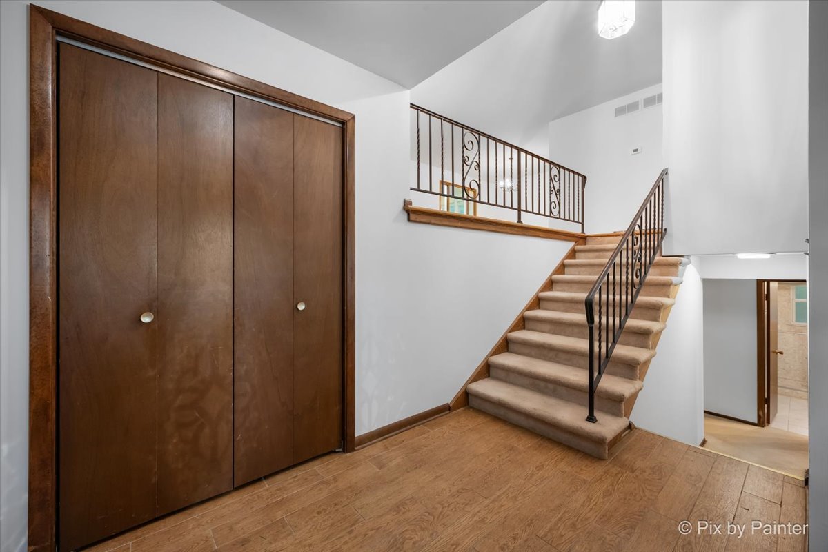 244 Arapahoe Trail Carol Stream IL 60188