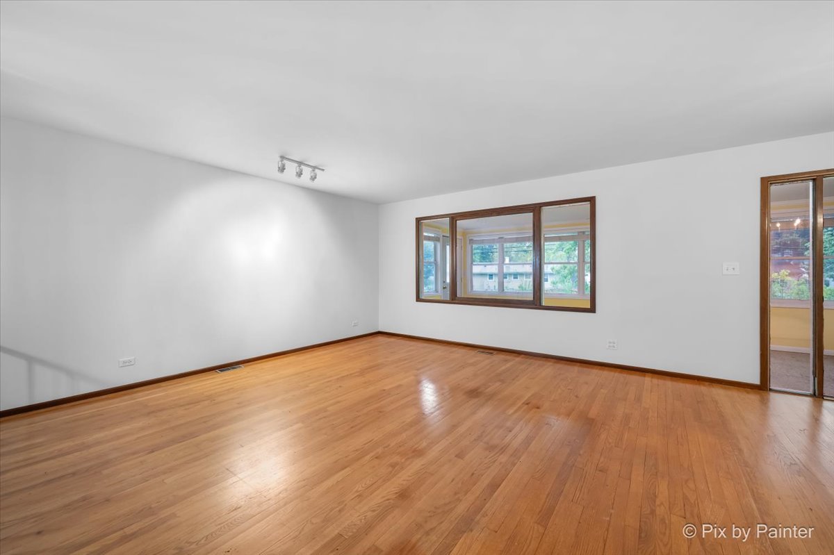 244 Arapahoe Trail Carol Stream IL 60188