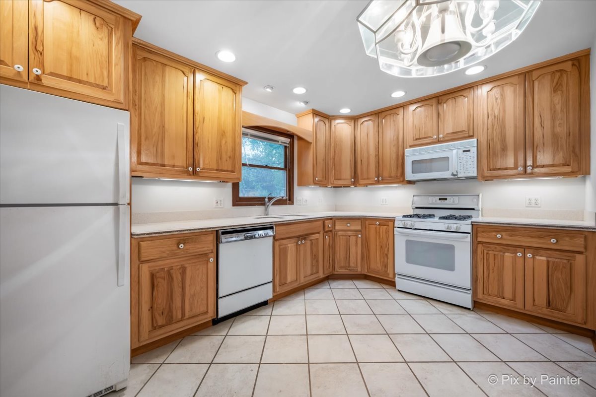 244 Arapahoe Trail Carol Stream IL 60188