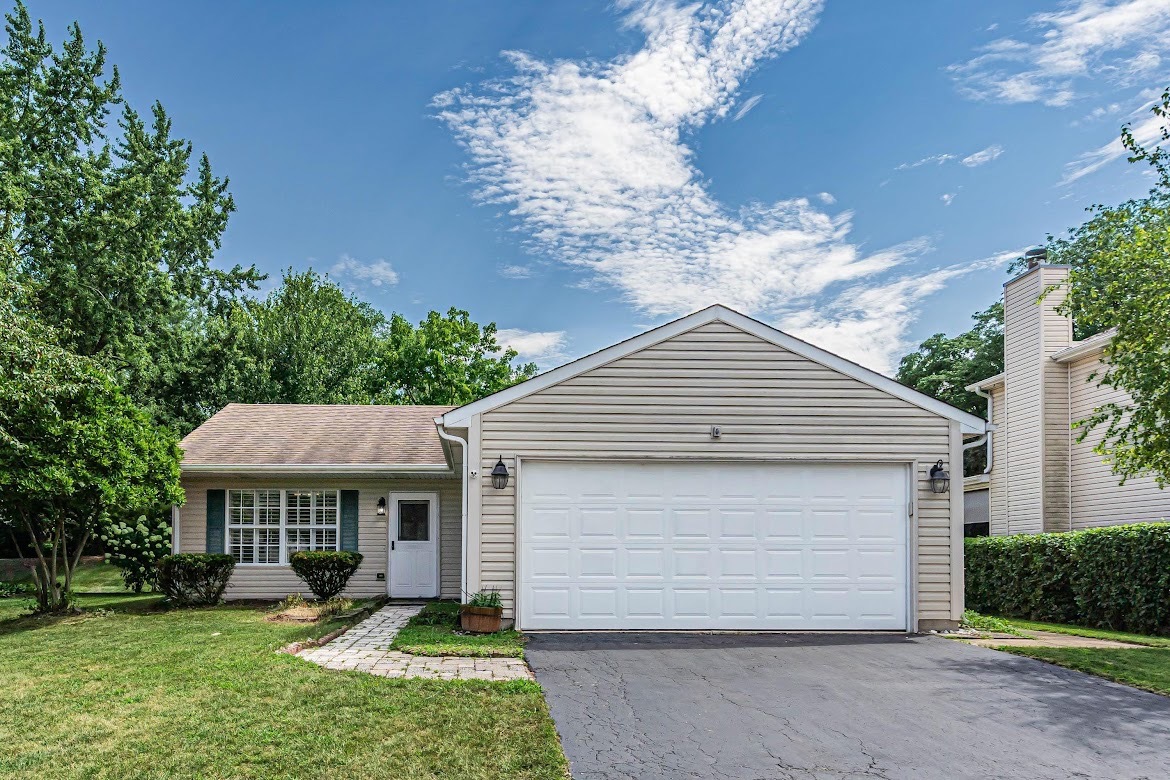 1438 Maple Ridge Court Carol Stream IL 60188