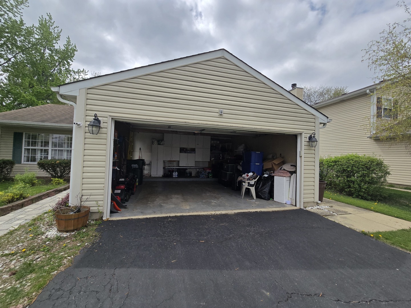 1438 Maple Ridge Court Carol Stream IL 60188