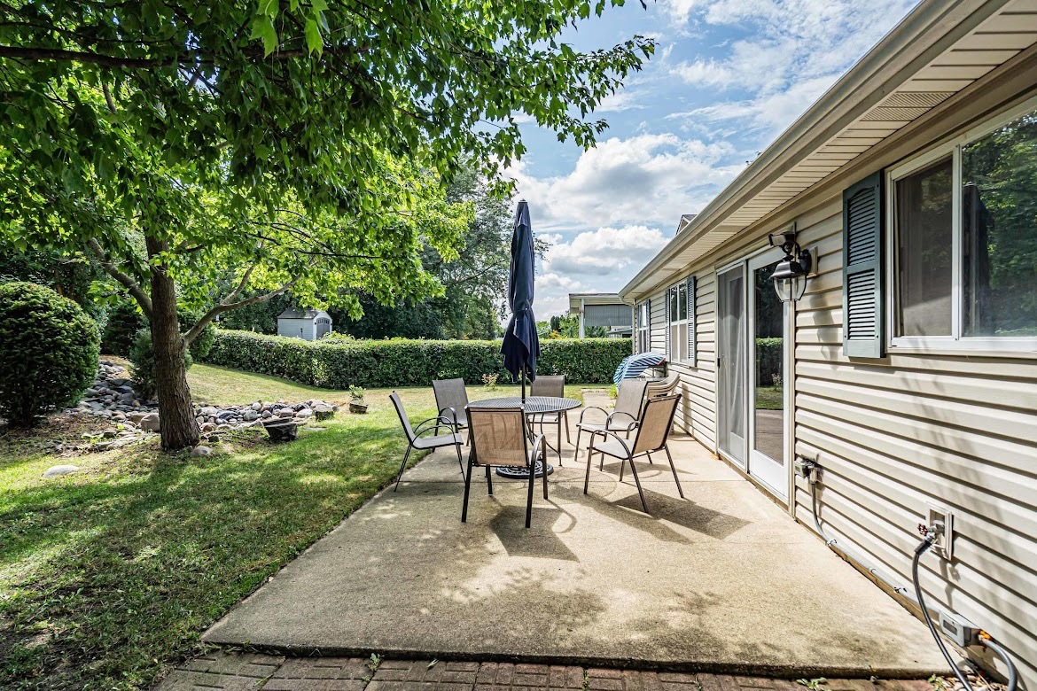 1438 Maple Ridge Court Carol Stream IL 60188