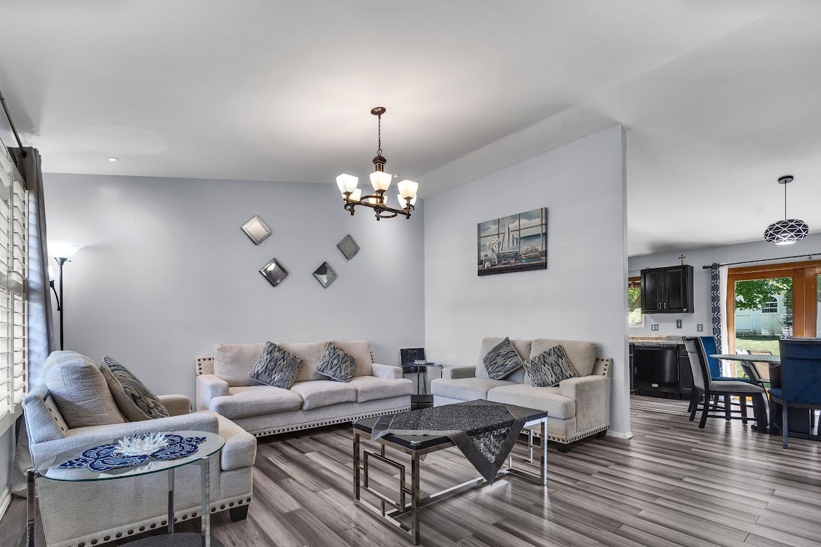 1438 Maple Ridge Court Carol Stream IL 60188