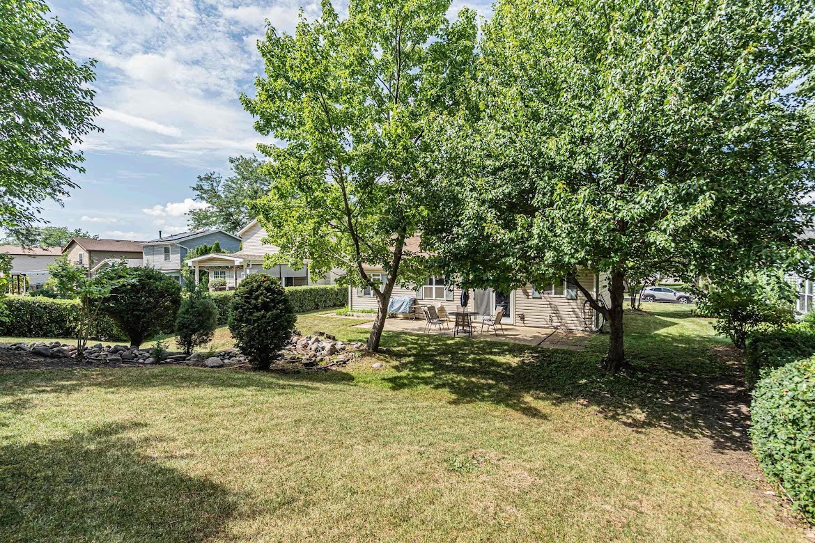 1438 Maple Ridge Court Carol Stream IL 60188