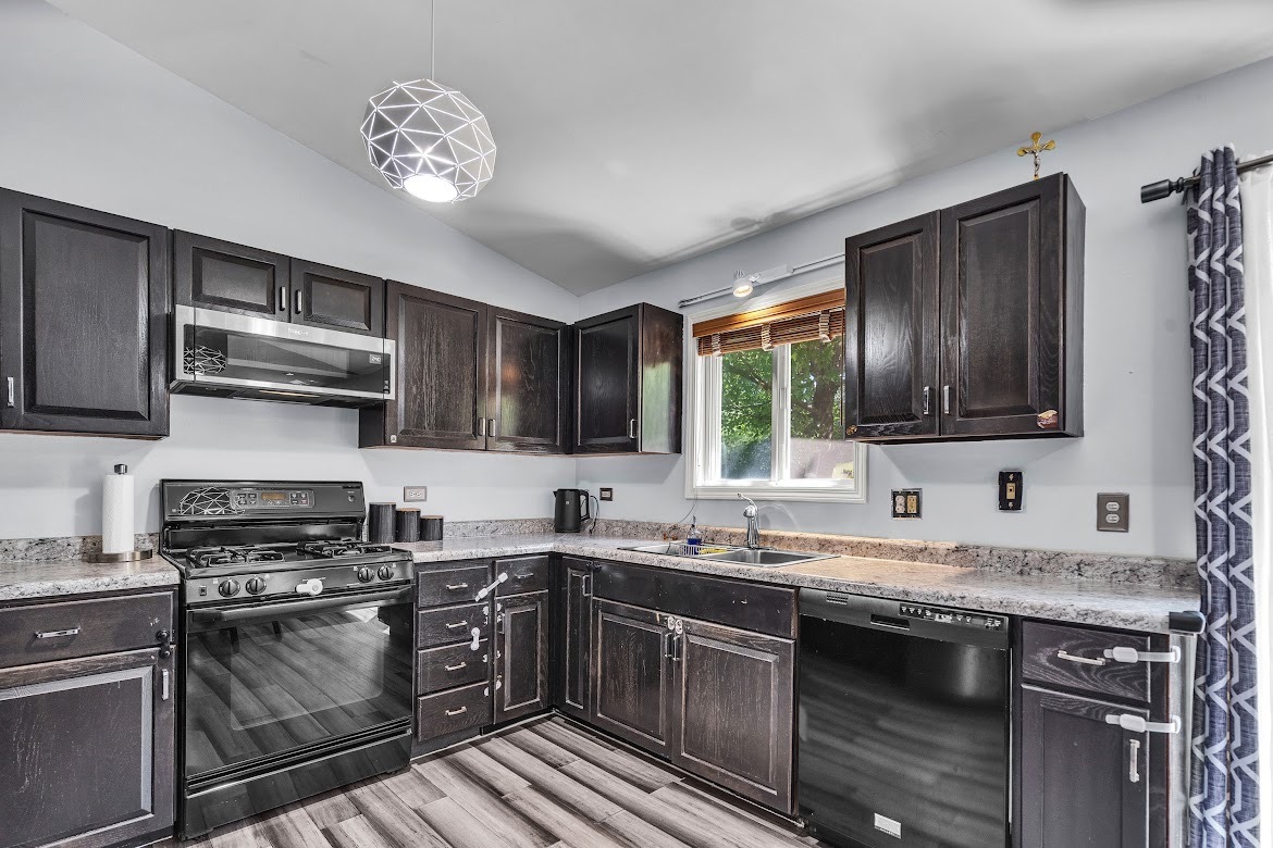 1438 Maple Ridge Court Carol Stream IL 60188