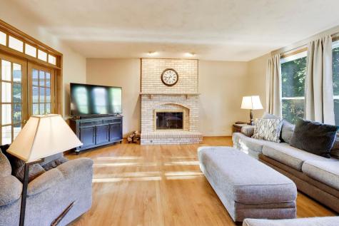 906 Secretariat Court St. Charles IL 60174