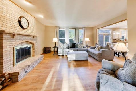 906 Secretariat Court St. Charles IL 60174