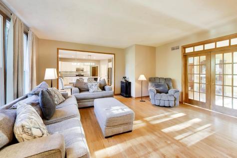 906 Secretariat Court St. Charles IL 60174