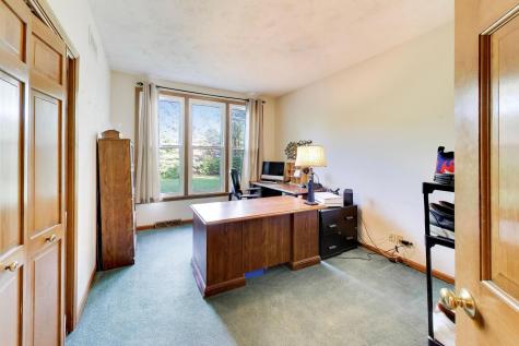 906 Secretariat Court St. Charles IL 60174