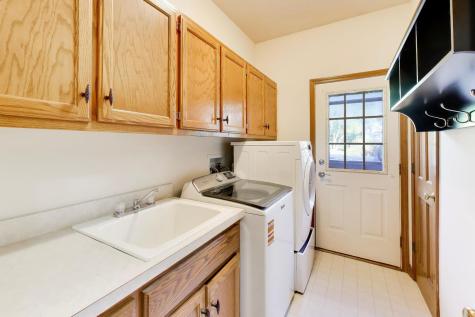 906 Secretariat Court St. Charles IL 60174
