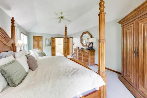 906 Secretariat Court St. Charles IL 60174