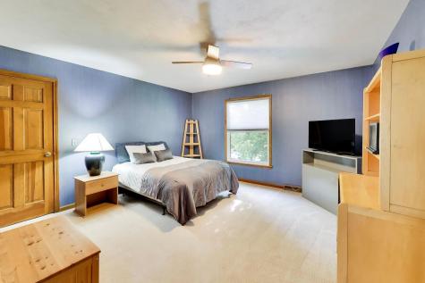 906 Secretariat Court St. Charles IL 60174