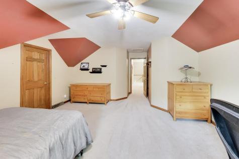 906 Secretariat Court St. Charles IL 60174