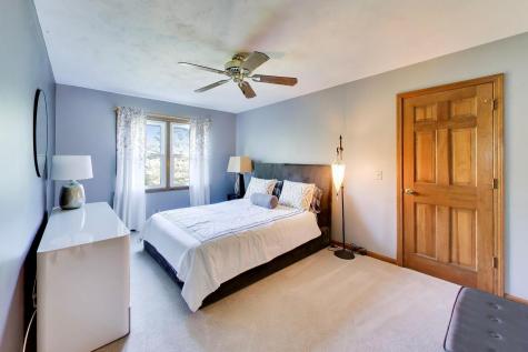 906 Secretariat Court St. Charles IL 60174