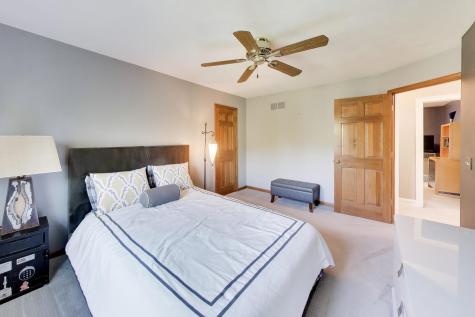 906 Secretariat Court St. Charles IL 60174