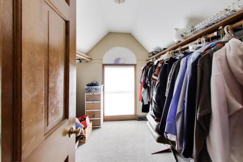 906 Secretariat Court St. Charles IL 60174