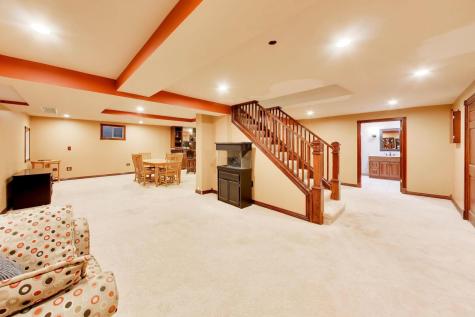 906 Secretariat Court St. Charles IL 60174