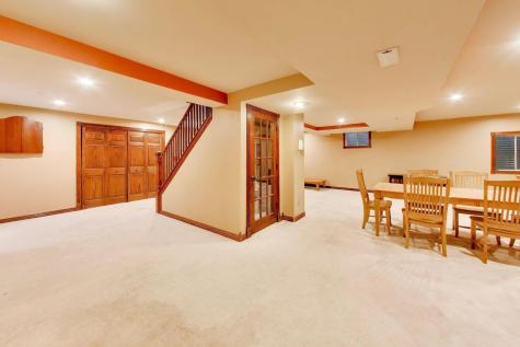 906 Secretariat Court St. Charles IL 60174