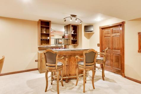 906 Secretariat Court St. Charles IL 60174