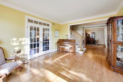 906 Secretariat Court St. Charles IL 60174