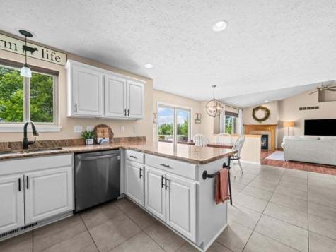 5598 White Fox Drive Rockford IL 61102