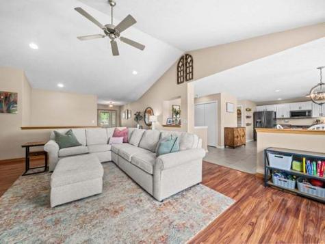 5598 White Fox Drive Rockford IL 61102