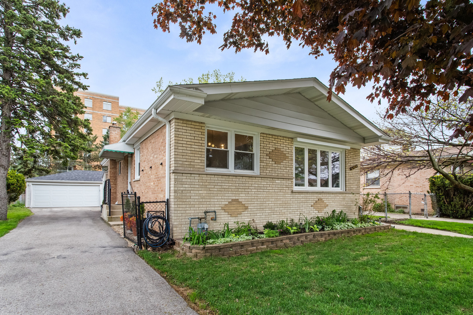 6709 West Forest View Lane Niles IL 60714
