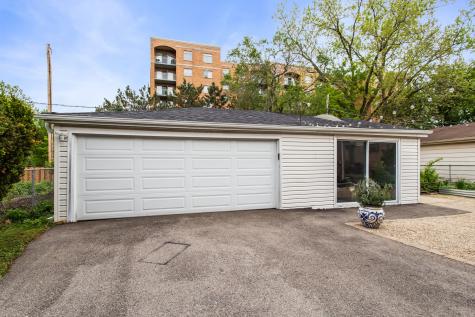 6709 West Forest View Lane Niles IL 60714