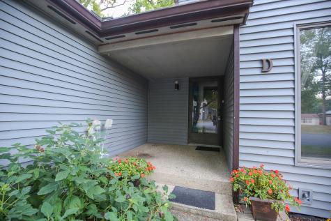 209 Fox Trot Dixon IL 61021