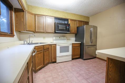 209 Fox Trot Dixon IL 61021