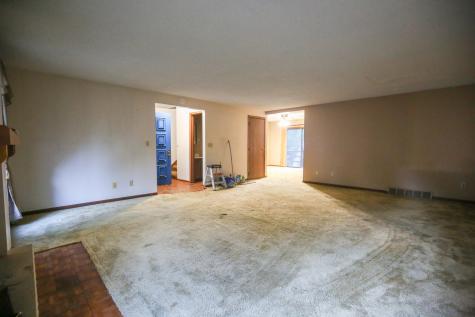 209 Fox Trot Dixon IL 61021