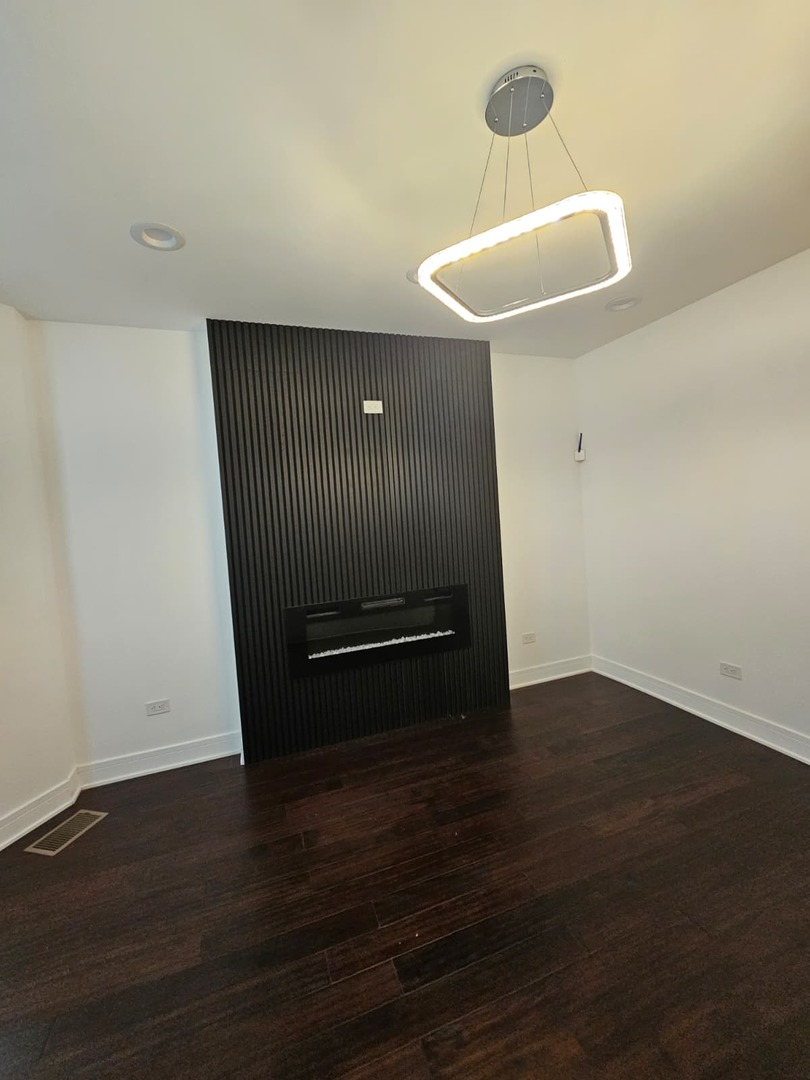 7832 South Evans Avenue Chicago IL 60619