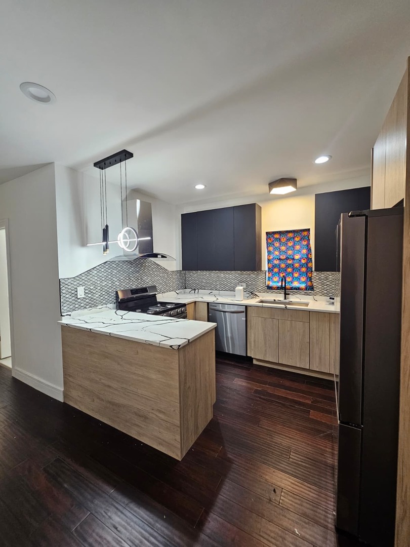 7832 South Evans Avenue Chicago IL 60619