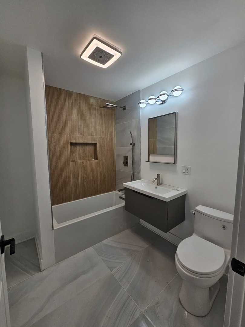 7832 South Evans Avenue Chicago IL 60619