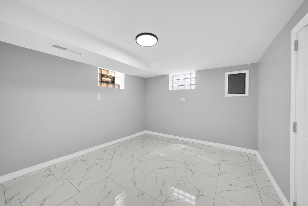 7826 South Christiana Avenue Chicago IL 60652