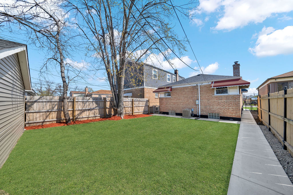 7826 South Christiana Avenue Chicago IL 60652