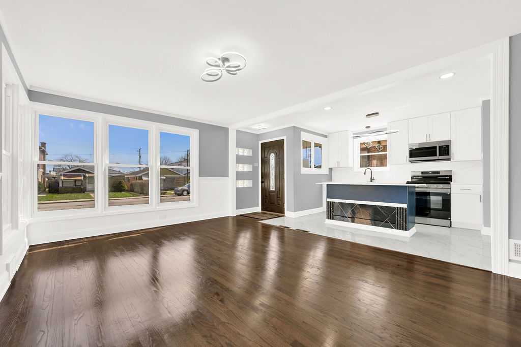 7826 South Christiana Avenue Chicago IL 60652