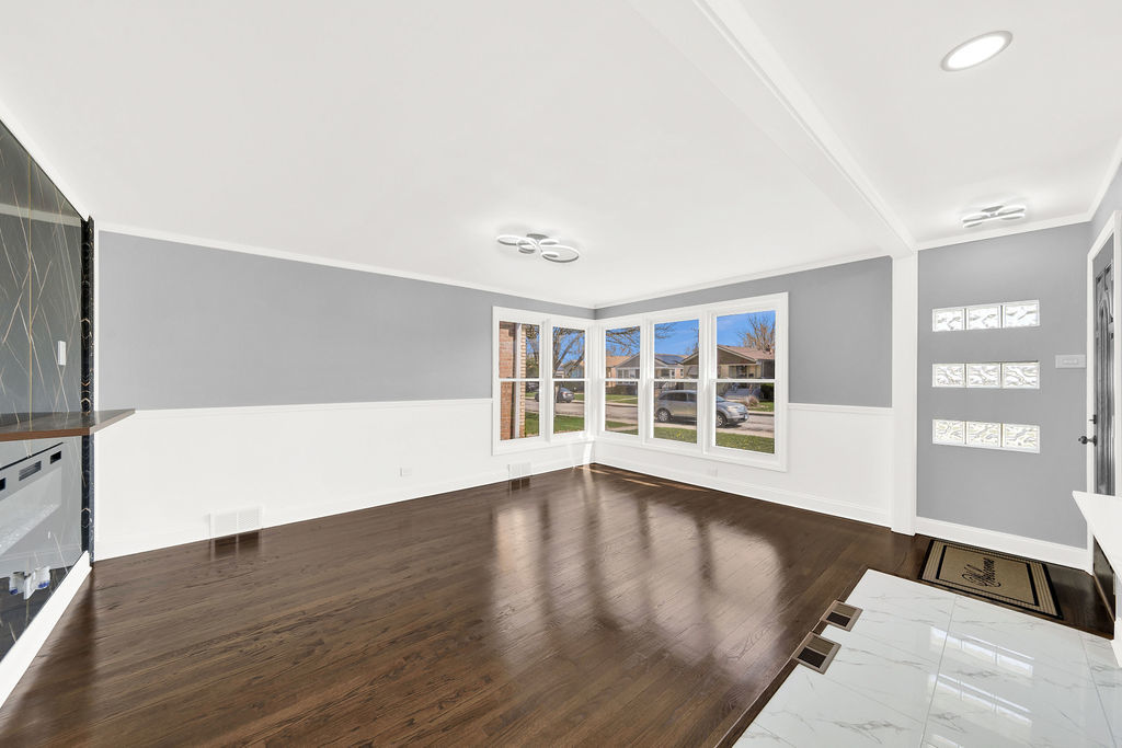 7826 South Christiana Avenue Chicago IL 60652