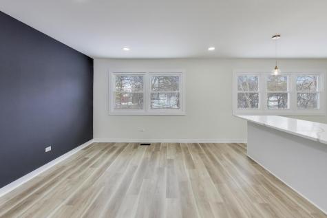 123 Kainer Avenue Barrington IL 60010