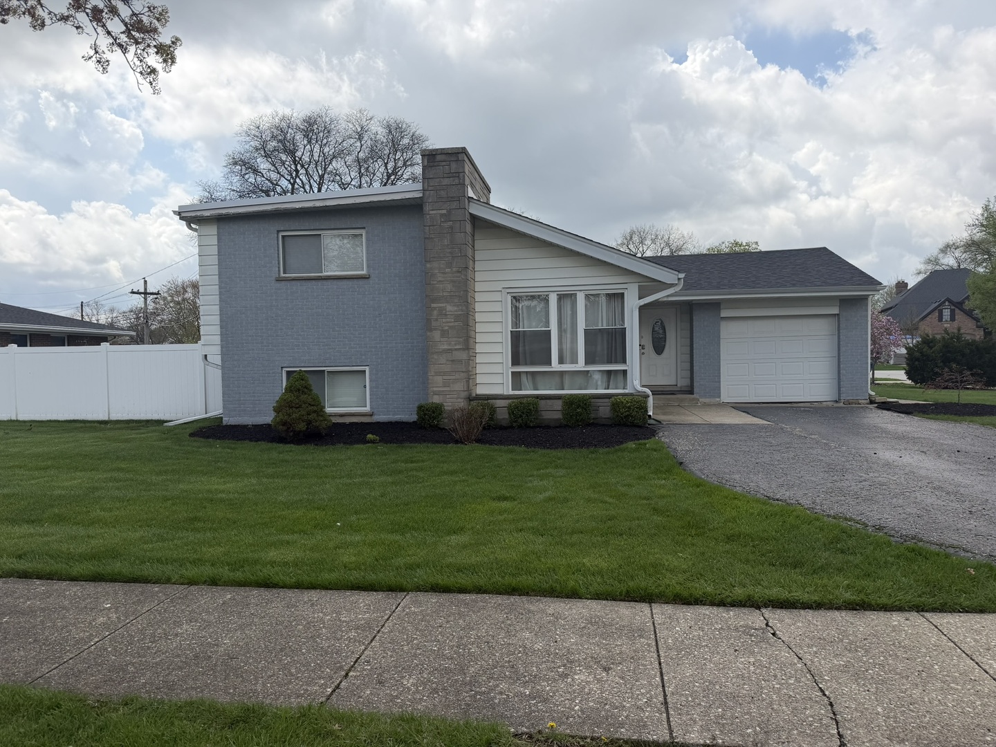 340 East Huntington Lane Elmhurst IL 60126