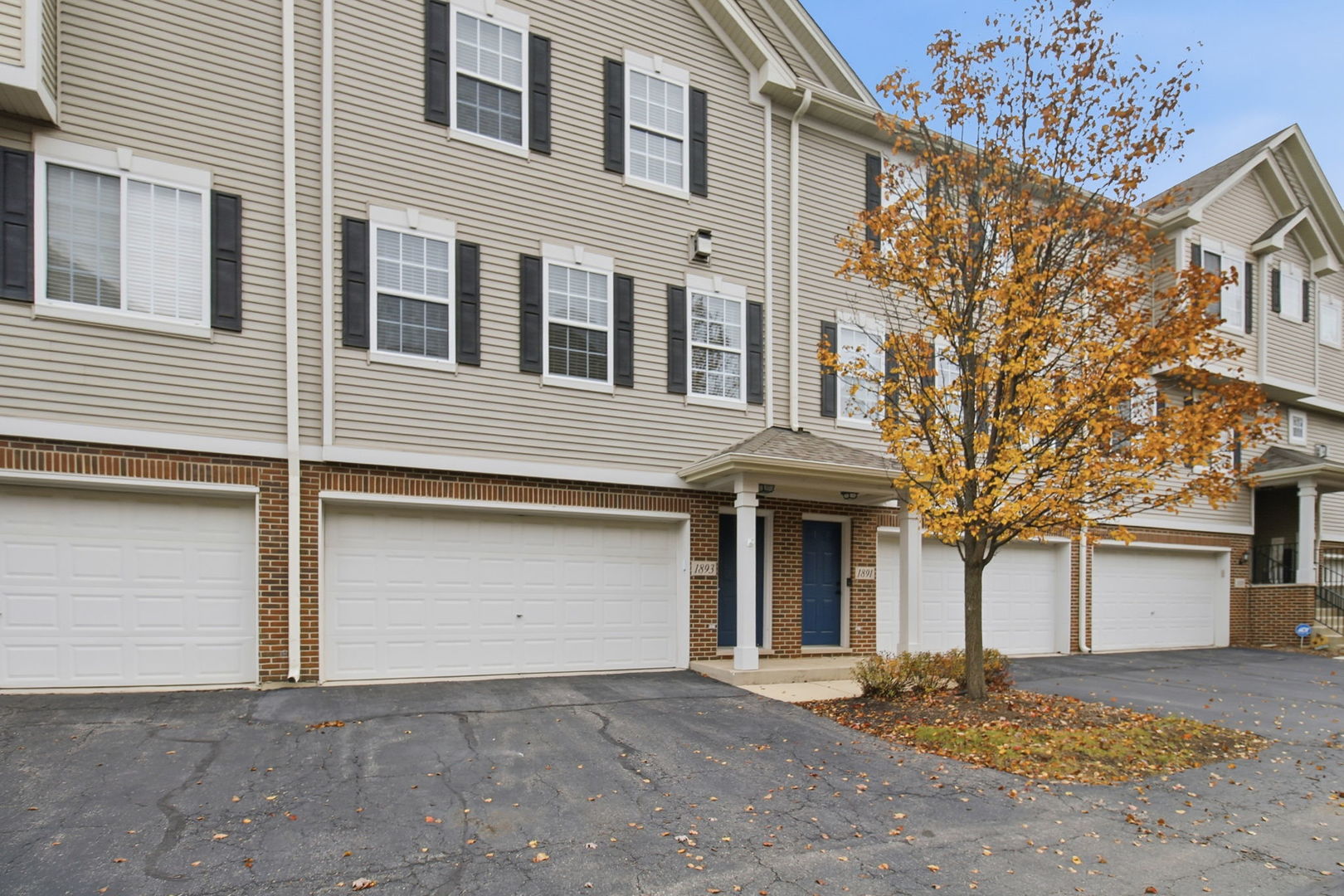 1893 Indian Hill Lane Aurora IL 60503