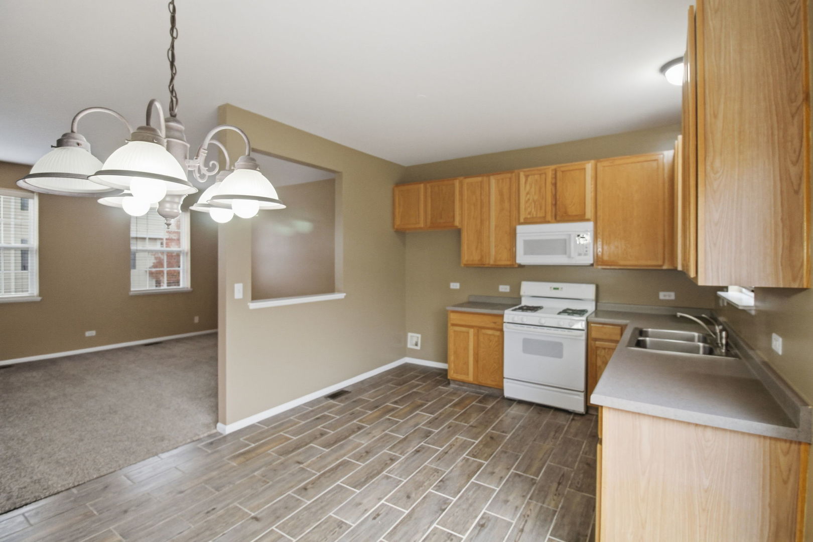 1893 Indian Hill Lane Aurora IL 60503