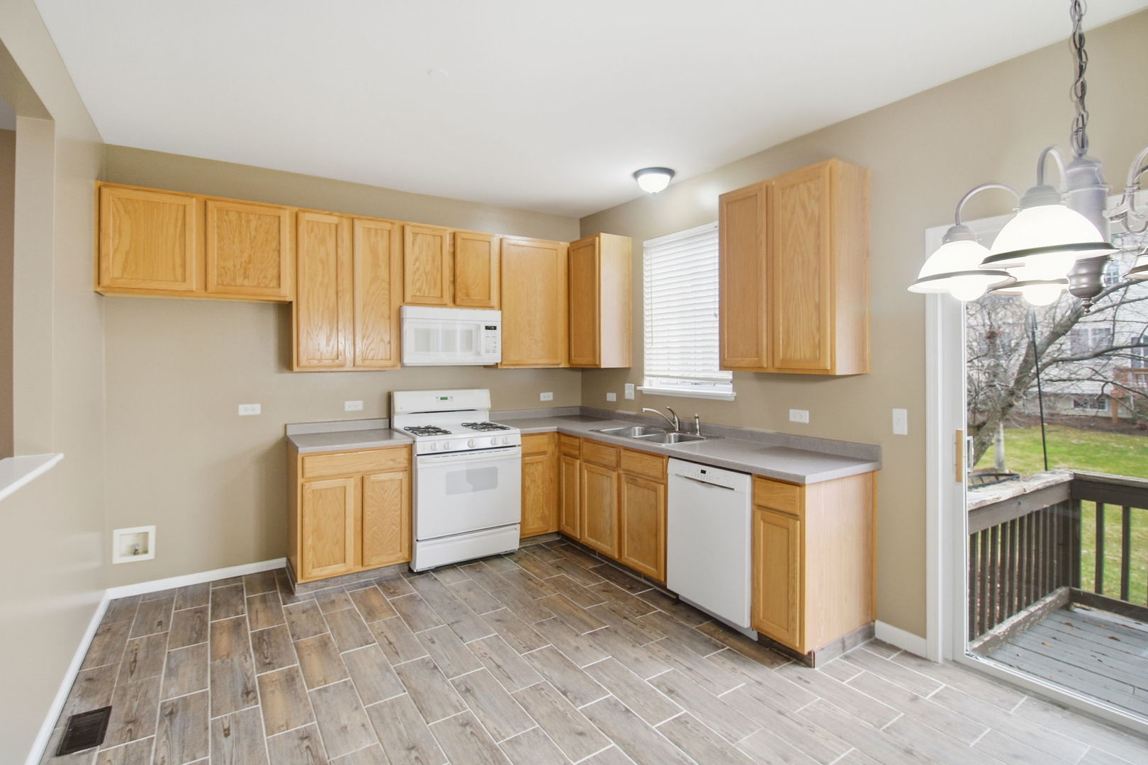 1893 Indian Hill Lane Aurora IL 60503