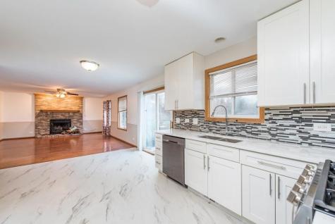 38429 North Creek Court Beach Park IL 60087