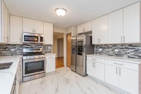 38429 North Creek Court Beach Park IL 60087