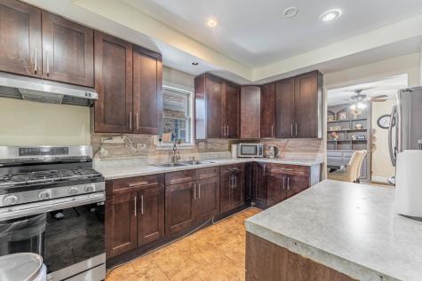 1333 Willow Avenue Des Plaines IL 60016